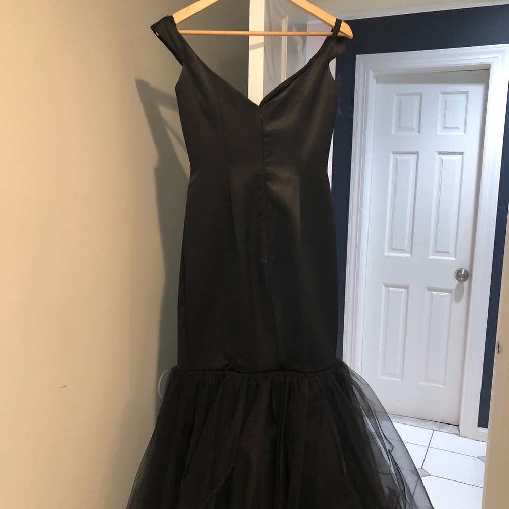 Sherri Hill gown  black satin size 6-8 - Picture 7 of 7